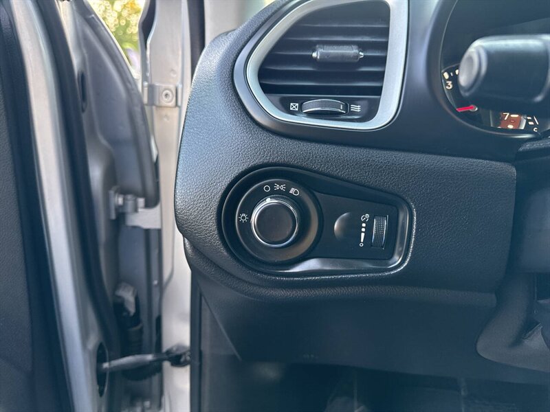 2016 Jeep Renegade Sport 4dr SUV - Photo 24 - Garden City, ID 83714