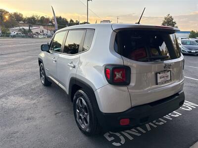 2016 Jeep Renegade Sport 4dr SUV - Photo 5 - Garden City, ID 83714