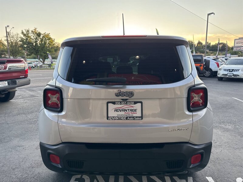 2016 Jeep Renegade Sport 4dr SUV - Photo 6 - Garden City, ID 83714