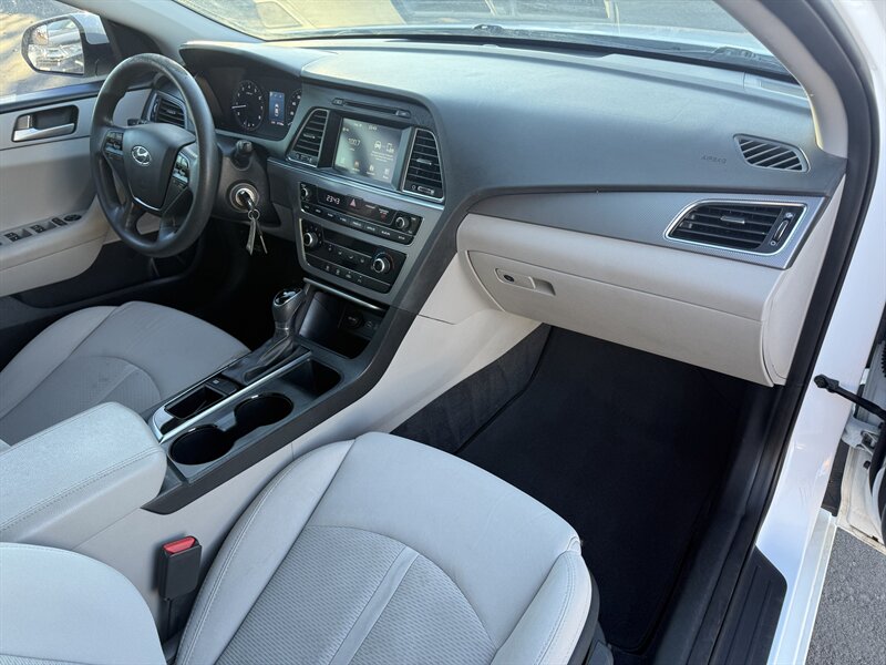 2016 Hyundai SONATA SE - Photo 18 - Garden City, ID 83714