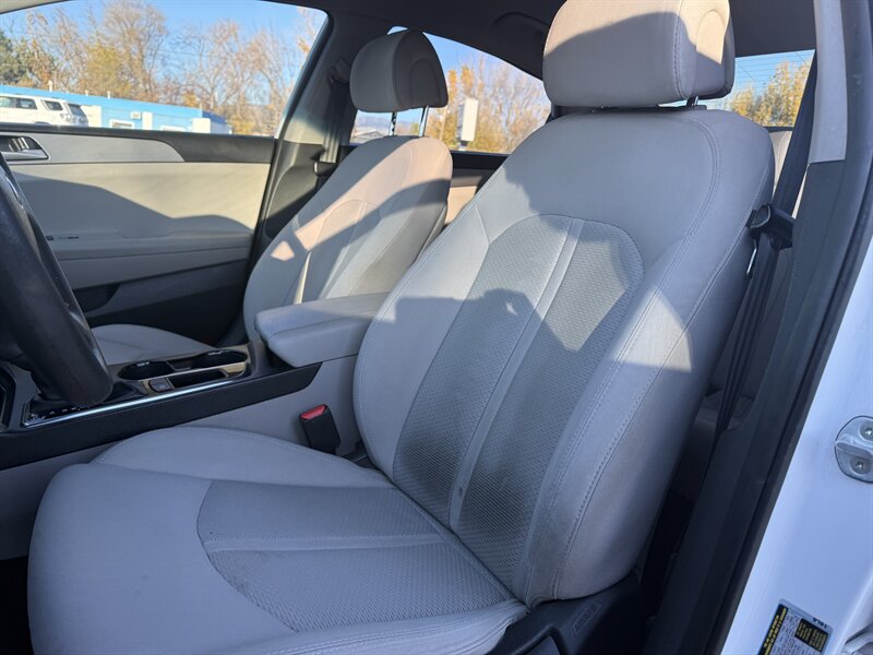 2016 Hyundai SONATA SE - Photo 11 - Garden City, ID 83714