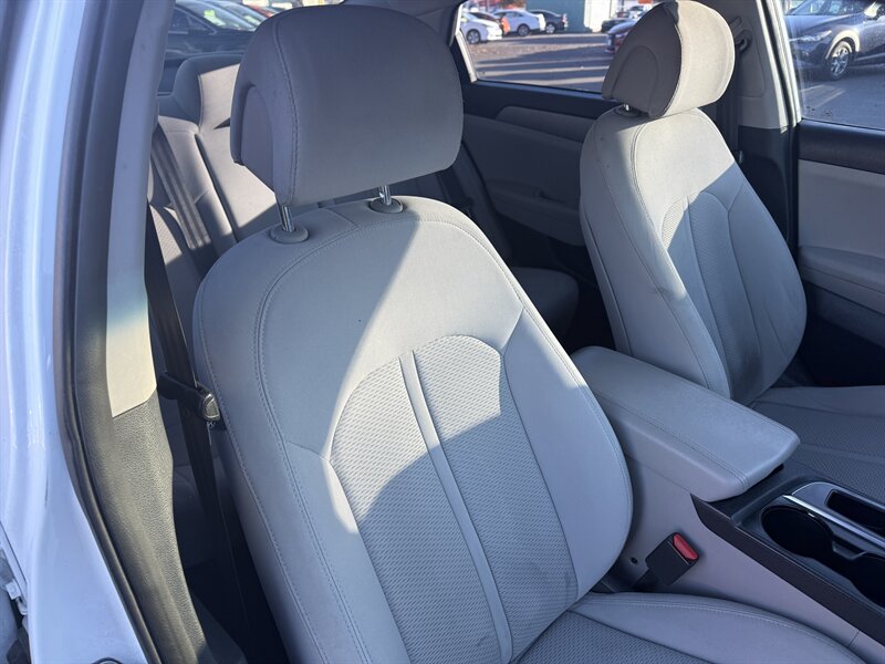 2016 Hyundai SONATA SE - Photo 17 - Garden City, ID 83714