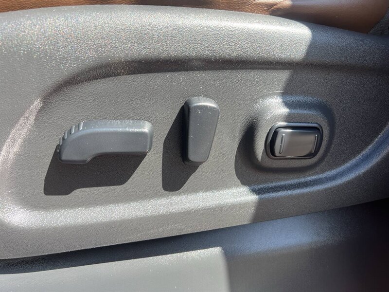 2016 Nissan Titan XD Platinum Reserve 4x4 4dr Crew Cab Pickup (Diesel) - Photo 27 - Garden City, ID 83714