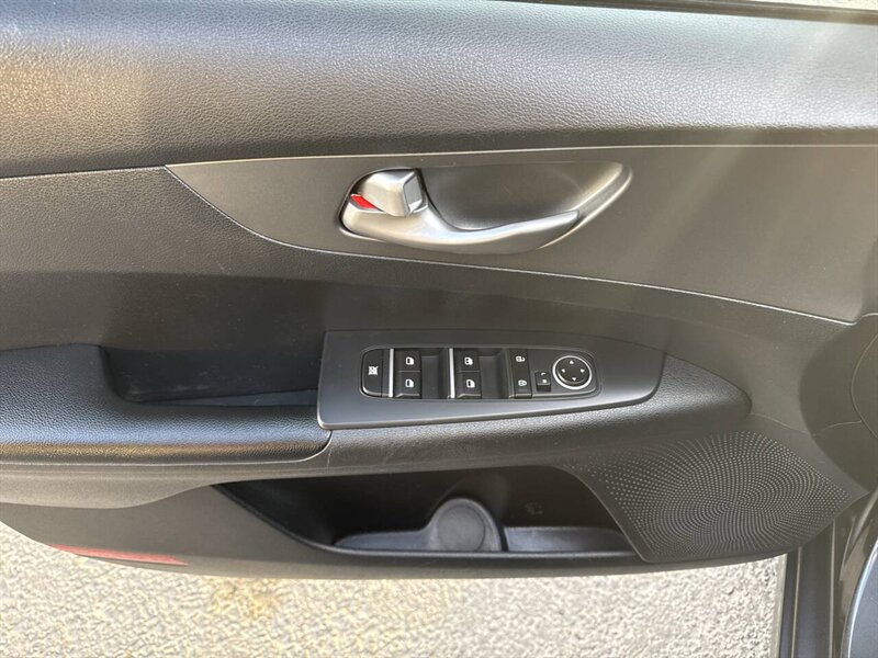 2019 Kia Forte LXS 4dr Sedan - Photo 23 - Garden City, ID 83714