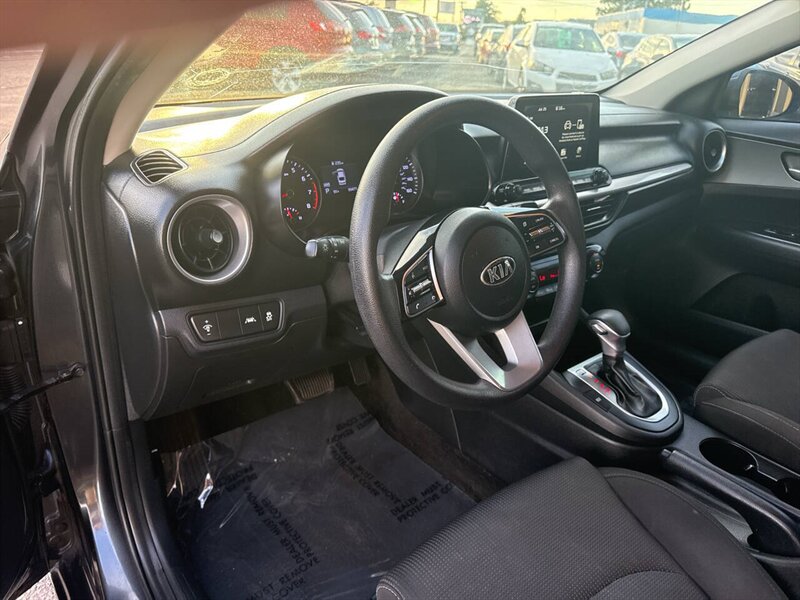 2019 Kia Forte LXS 4dr Sedan - Photo 10 - Garden City, ID 83714