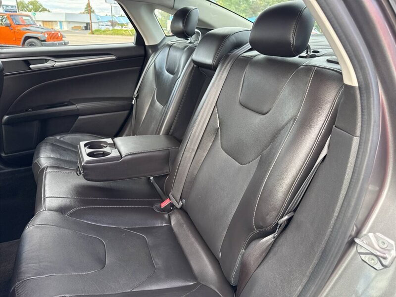 2013 Ford Fusion Hybrid Titanium 4dr Sedan - Photo 16 - Garden City, ID 83714