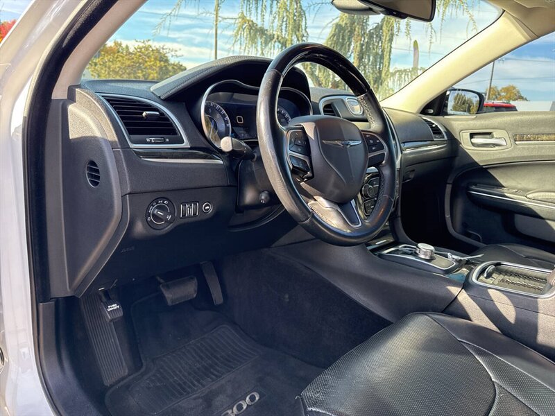 2016 Chrysler 300 C 4dr Sedan - Photo 11 - Garden City, ID 83714