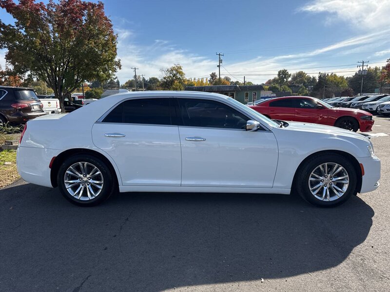 2016 Chrysler 300 C 4dr Sedan - Photo 8 - Garden City, ID 83714