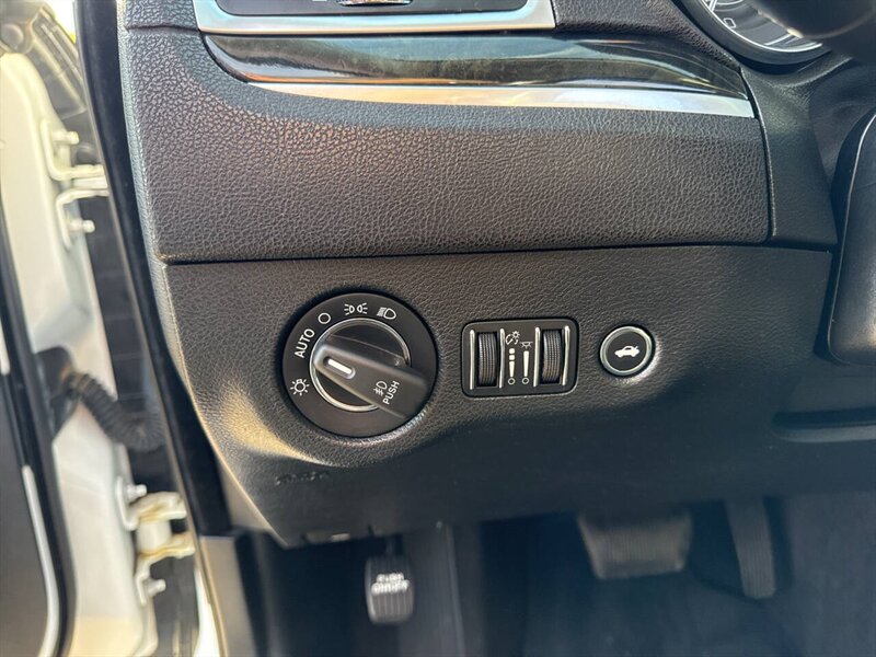 2016 Chrysler 300 C 4dr Sedan - Photo 26 - Garden City, ID 83714