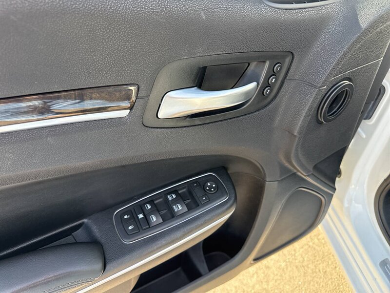 2016 Chrysler 300 C 4dr Sedan - Photo 10 - Garden City, ID 83714