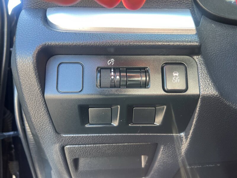 2015 Subaru XV Crosstrek 2.0i Limited AWD 4dr Crossover - Photo 24 - Garden City, ID 83714