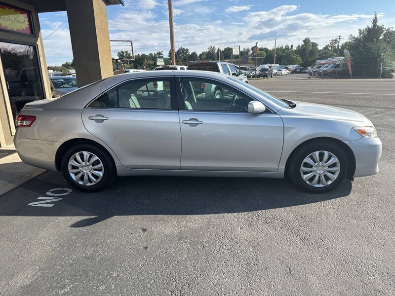 2010 Toyota Camry LE 4dr Sedan 6A - Photo 8 - Garden City, ID 83714