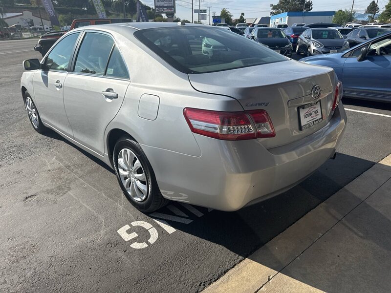 2010 Toyota Camry LE 4dr Sedan 6A - Photo 5 - Garden City, ID 83714