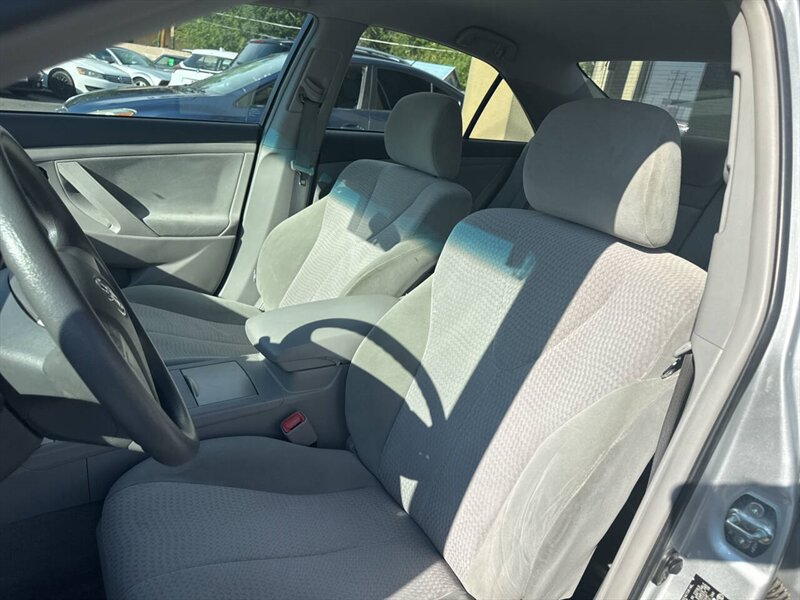 2010 Toyota Camry LE 4dr Sedan 6A - Photo 11 - Garden City, ID 83714