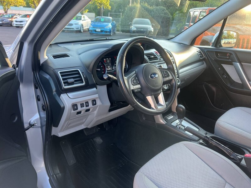 2017 Subaru Forester 2.5i Premium AWD 4dr Wagon CVT - Photo 8 - Garden City, ID 83714