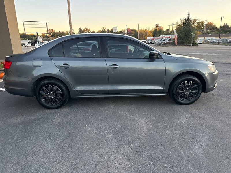2012 Volkswagen Jetta Base 4dr Sedan 6A - Photo 8 - Garden City, ID 83714