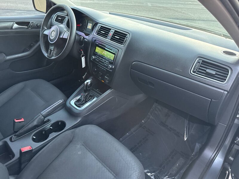 2012 Volkswagen Jetta Base 4dr Sedan 6A - Photo 21 - Garden City, ID 83714