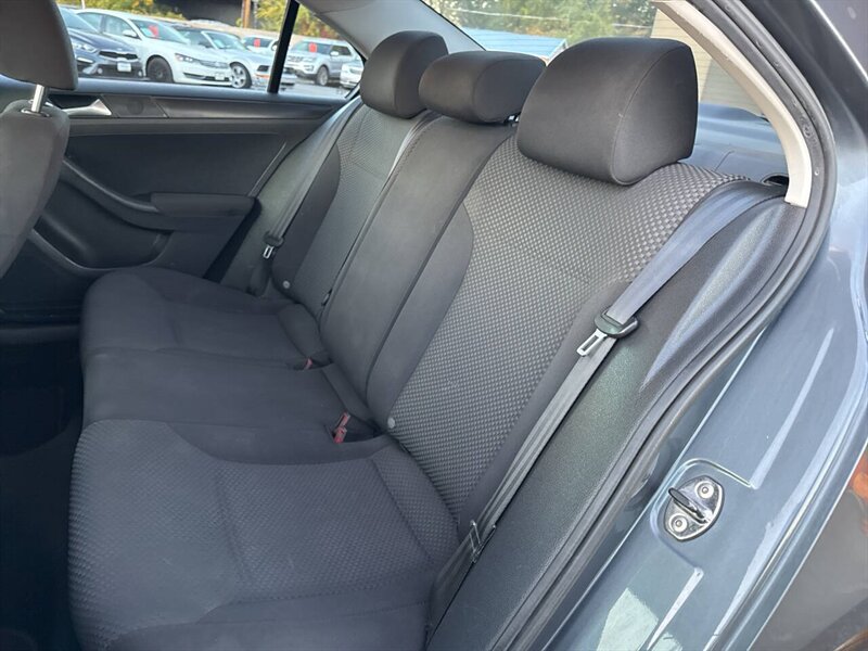 2012 Volkswagen Jetta Base 4dr Sedan 6A - Photo 16 - Garden City, ID 83714