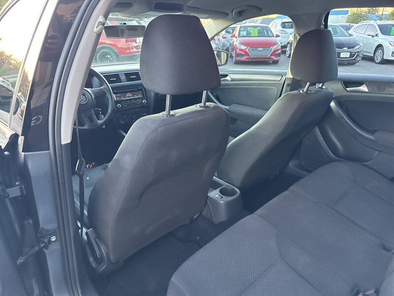 2012 Volkswagen Jetta Base 4dr Sedan 6A - Photo 15 - Garden City, ID 83714