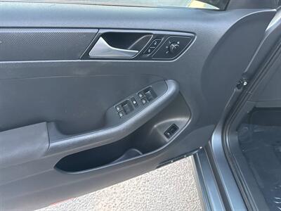 2012 Volkswagen Jetta Base 4dr Sedan 6A - Photo 12 - Garden City, ID 83714