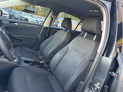 2012 Volkswagen Jetta Base 4dr Sedan 6A - Photo 11 - Garden City, ID 83714