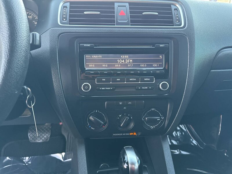 2012 Volkswagen Jetta Base 4dr Sedan 6A - Photo 14 - Garden City, ID 83714