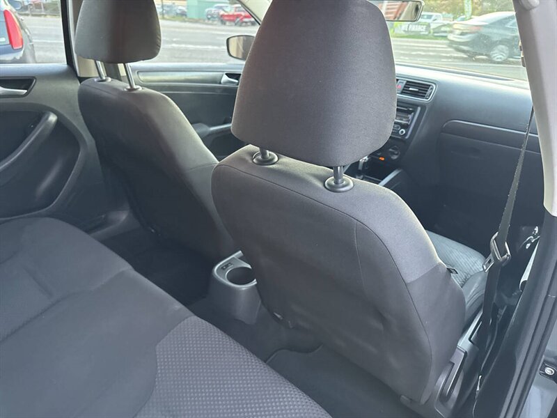 2012 Volkswagen Jetta Base 4dr Sedan 6A - Photo 19 - Garden City, ID 83714