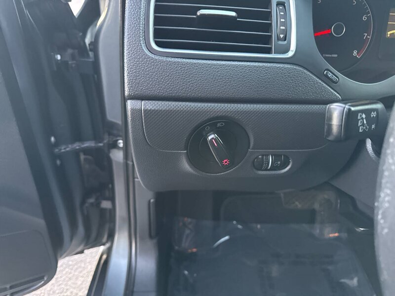 2012 Volkswagen Jetta Base 4dr Sedan 6A - Photo 24 - Garden City, ID 83714