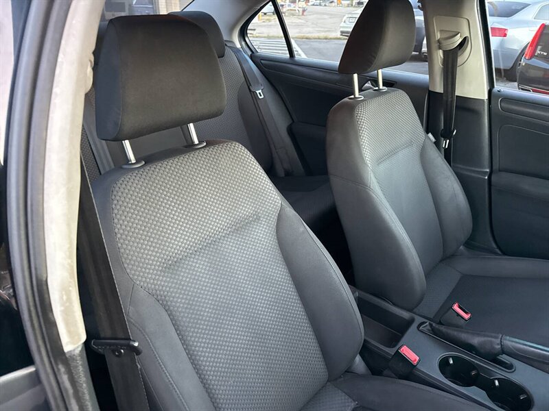 2012 Volkswagen Jetta Base 4dr Sedan 6A - Photo 20 - Garden City, ID 83714