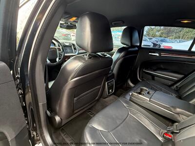 2014 Chrysler 300   - Photo 13 - Garden City, ID 83714