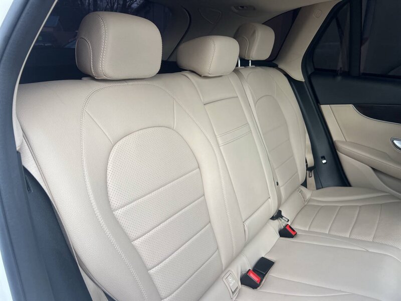 2017 Mercedes-Benz GLC GLC 300 4MATIC AWD 4dr SUV - Photo 17 - Garden City, ID 83714