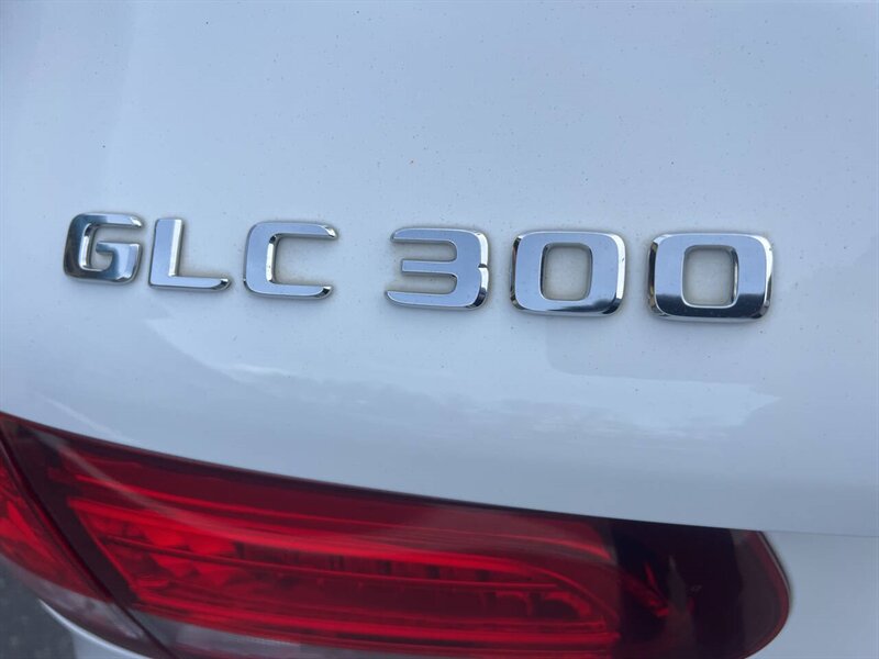 2017 Mercedes-Benz GLC GLC 300 4MATIC AWD 4dr SUV - Photo 33 - Garden City, ID 83714