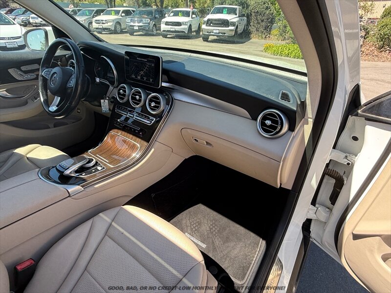 2017 Mercedes-Benz GLC GLC300 - Photo 21