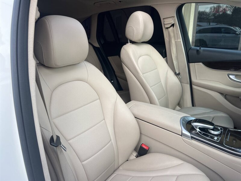 2017 Mercedes-Benz GLC GLC 300 4MATIC AWD 4dr SUV - Photo 19 - Garden City, ID 83714