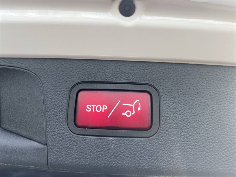 2017 Mercedes-Benz GLC GLC 300 4MATIC AWD 4dr SUV - Photo 31 - Garden City, ID 83714