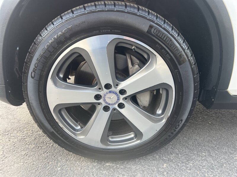 2017 Mercedes-Benz GLC GLC 300 4MATIC AWD 4dr SUV - Photo 22 - Garden City, ID 83714