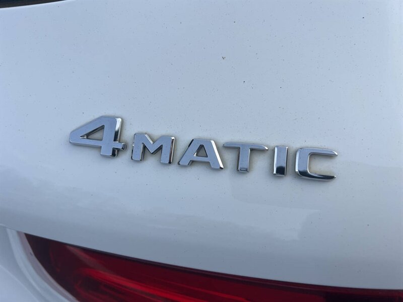 2017 Mercedes-Benz GLC GLC 300 4MATIC AWD 4dr SUV - Photo 34 - Garden City, ID 83714