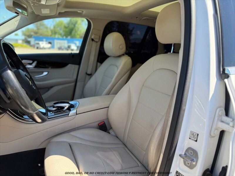 2017 Mercedes-Benz GLC GLC300 - Photo 11