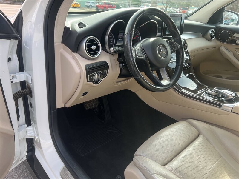2017 Mercedes-Benz GLC GLC 300 4MATIC AWD 4dr SUV - Photo 10 - Garden City, ID 83714