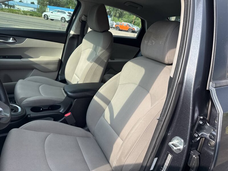 2019 Kia Forte LXS 4dr Sedan - Photo 11 - Garden City, ID 83714