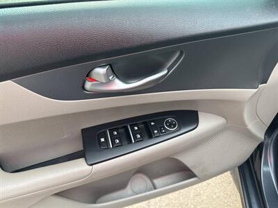 2019 Kia Forte LXS 4dr Sedan - Photo 23 - Garden City, ID 83714