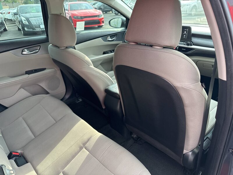 2019 Kia Forte LXS 4dr Sedan - Photo 18 - Garden City, ID 83714