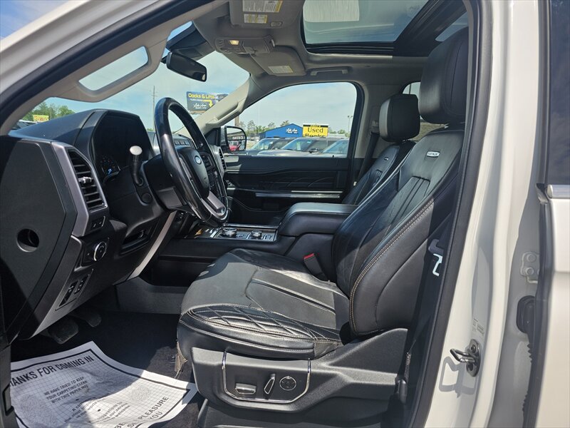 2018 Ford Expedition Platinum - Photo 11 - Brainerd, MN 56401