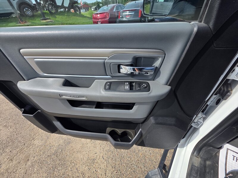 2016 RAM 1500 SLT - Photo 12 - Brainerd, MN 56401