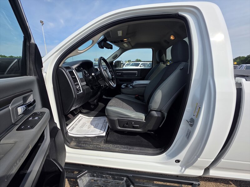 2016 RAM 1500 SLT - Photo 9 - Brainerd, MN 56401