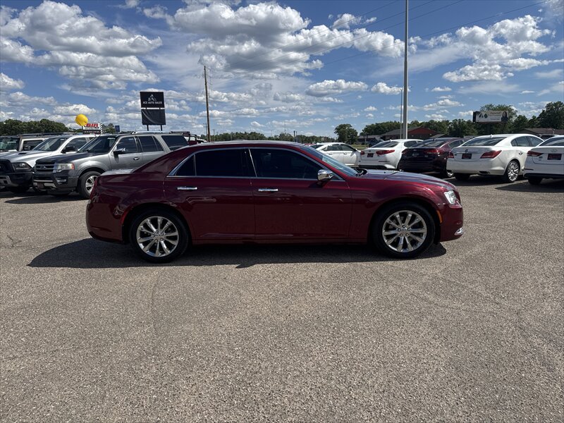 2018 Chrysler 300 Series Limited - Photo 4 - Brainerd, MN 56401