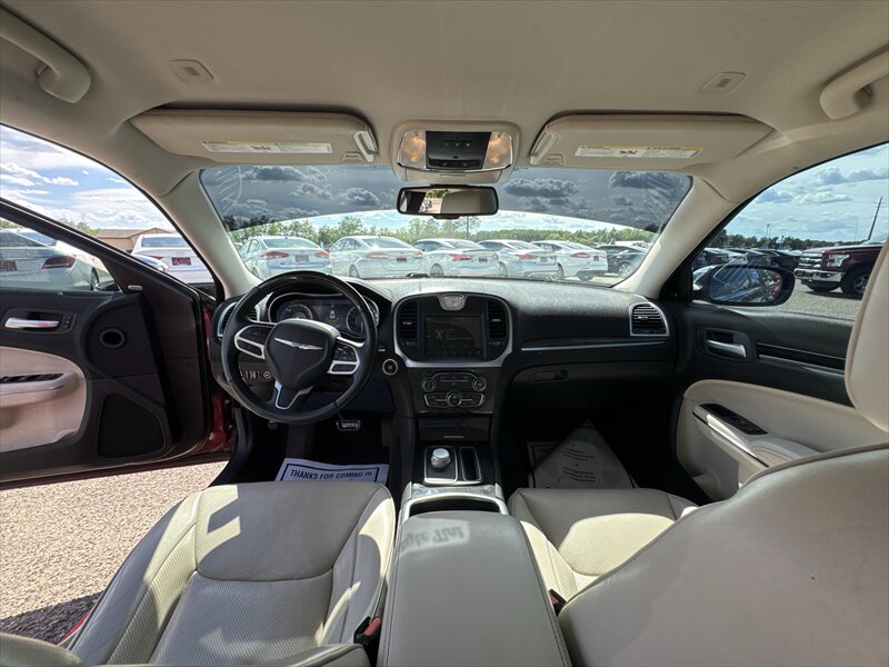 2018 Chrysler 300 Series Limited - Photo 11 - Brainerd, MN 56401