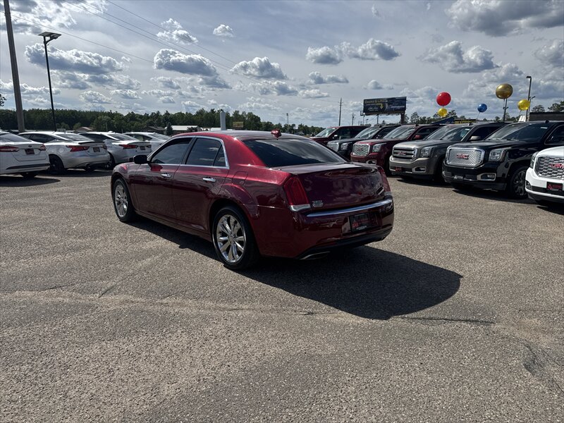 2018 Chrysler 300 Series Limited - Photo 5 - Brainerd, MN 56401
