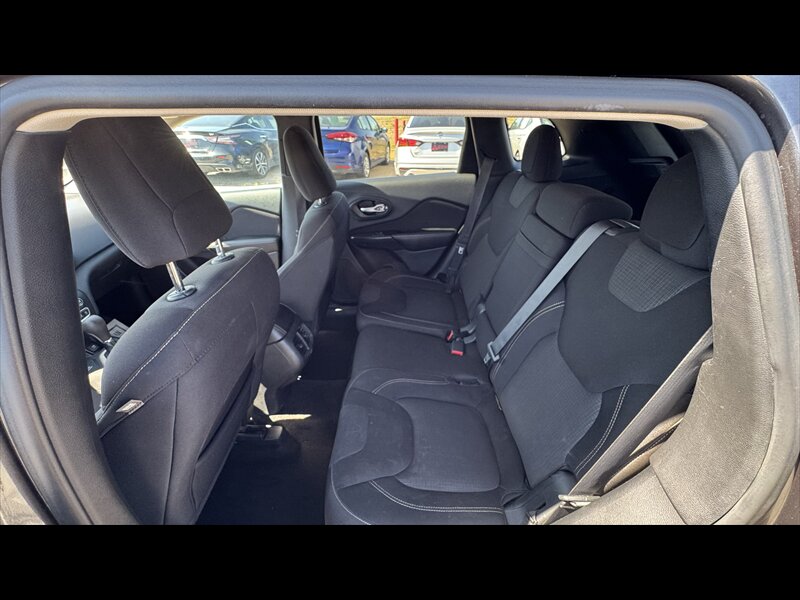 2015 Jeep Cherokee Latitude - Photo 13 - Brainerd, MN 56401