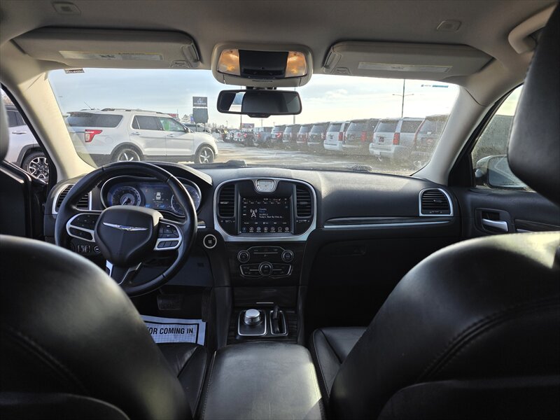 2017 Chrysler 300 Series Limited - Photo 13 - Brainerd, MN 56401